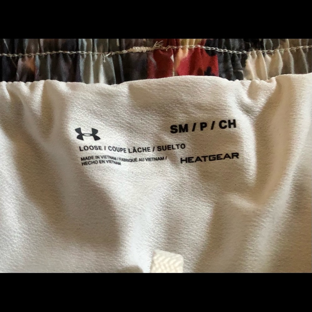 Women’s Under Armour Track Shorts - Picture 3 of 3